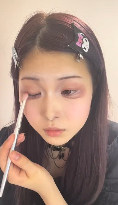 すっぴんからゴスメイク