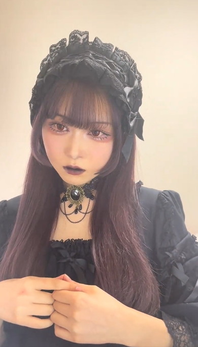 すっぴんからゴスメイク