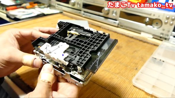 MDプレーヤーユニットから入ったままのMDを取り出す