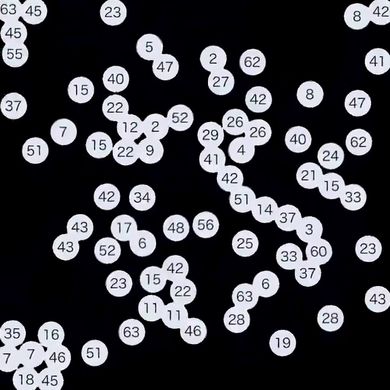 数字の間に引力と斥力が発生するプログラムを実行した結果画面左上に集まった63と45と55