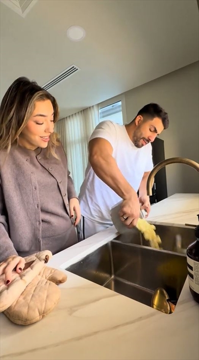 キッチンで困っている妻を助けようとして……　衝撃展開に爆笑