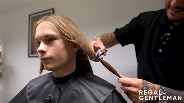 4歳からロングヘアの青年が大胆イメチェン