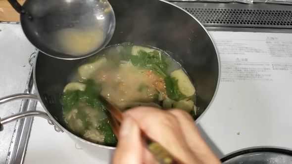 93歳のおばあちゃんが1人前かんたん夕食を作るため用意したみそ汁