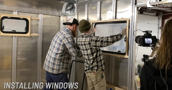 BOXトラックを冒険用車両に改造