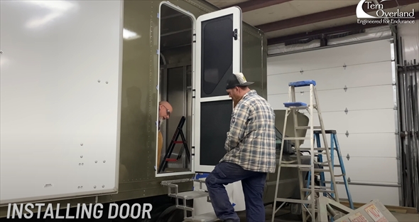 BOXトラックを冒険用車両に改造