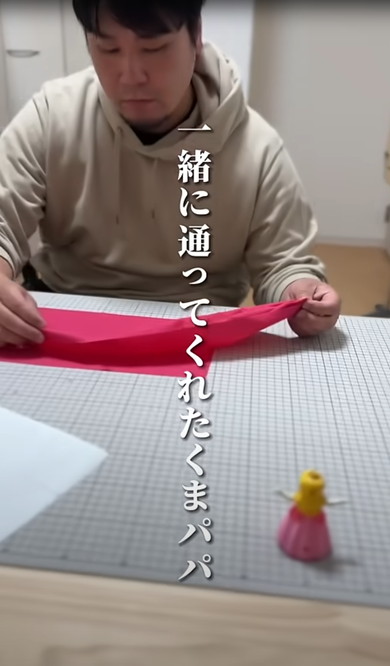 パパが娘にピーチ姫のドレスを作った