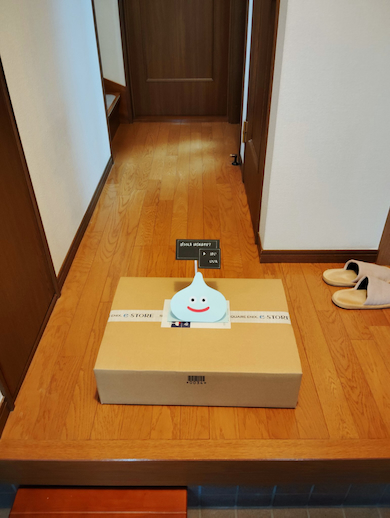 ドラクエの箱の上に手作りスライム