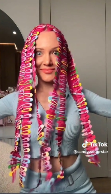 ヘアピンだらけになった髪