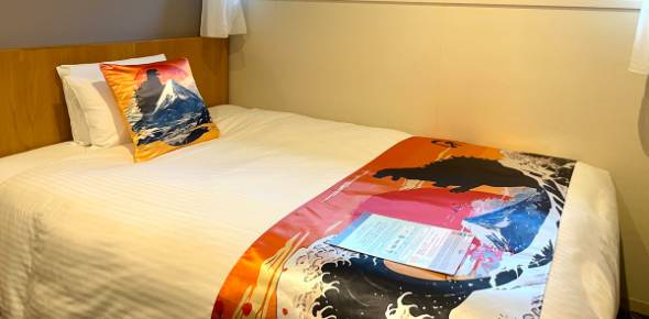 ホテルグレイスリー新宿のGODZILLA VIEW ROOM