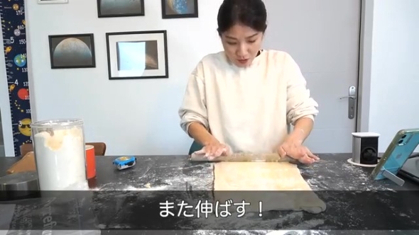 パンを作る画像