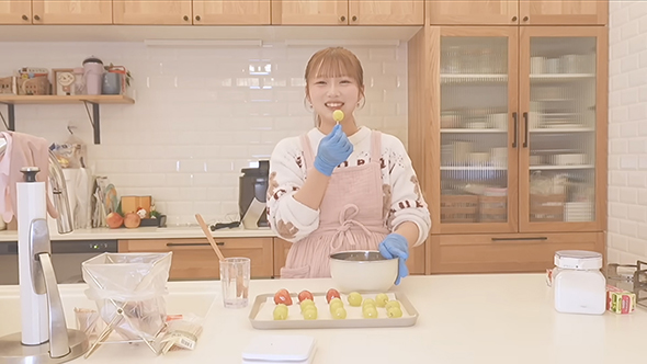 希空さんのフルーツあめ作り