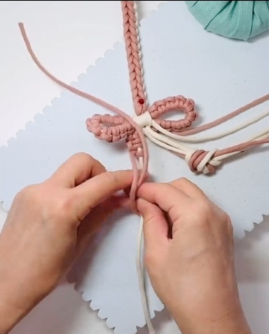 ピンクのリボンを作ります