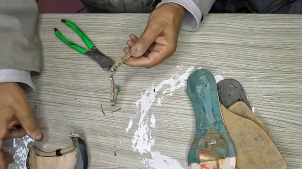 古いサンダルを新しくリメイク