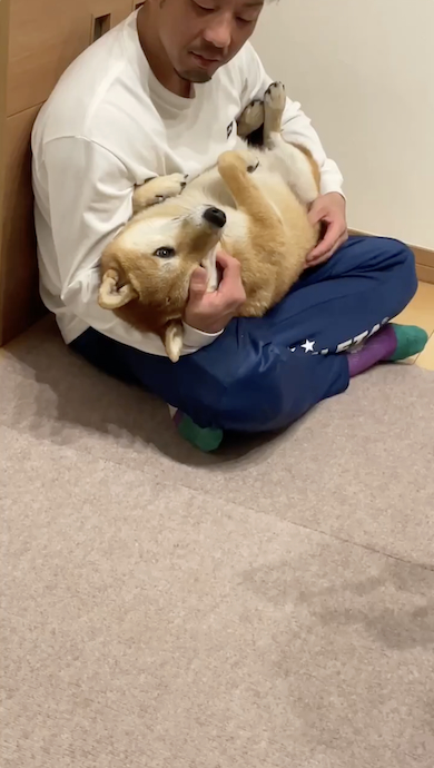 “弾き語り”される岳くん