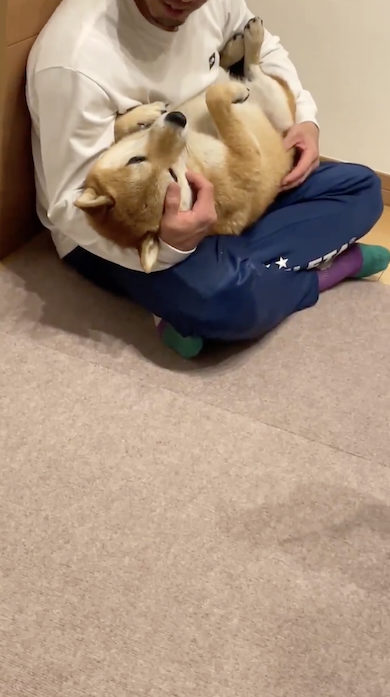 “弾き語り”される岳くん