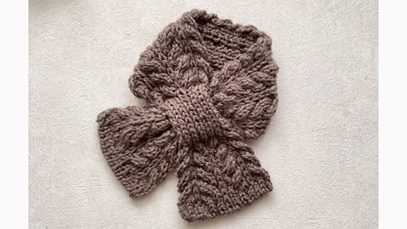 リボン型のケーブルマフラー