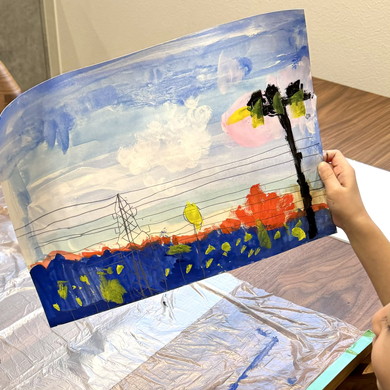 絵を描く6歳の男の子