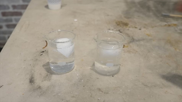 実験：雪に液体窒素をかけたら？