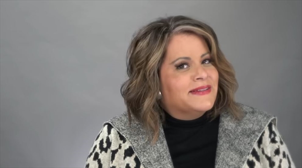 夫を亡くした女性がゴージャスに大変身