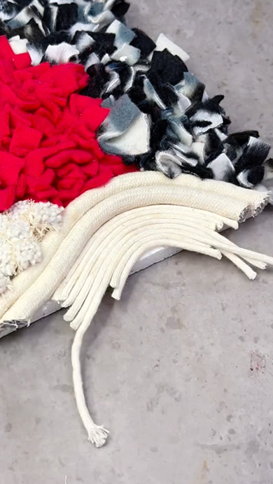 フリースのハギレで作ったファイバーアート