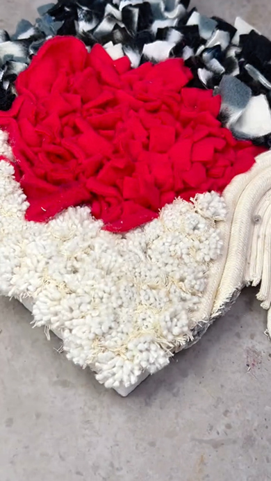 フリースのハギレで作ったファイバーアート