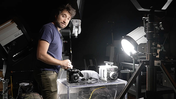 時計の内部をスローモーション撮影してみたら……