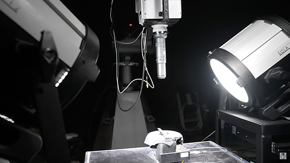 時計の内部をスローモーション撮影してみたら……