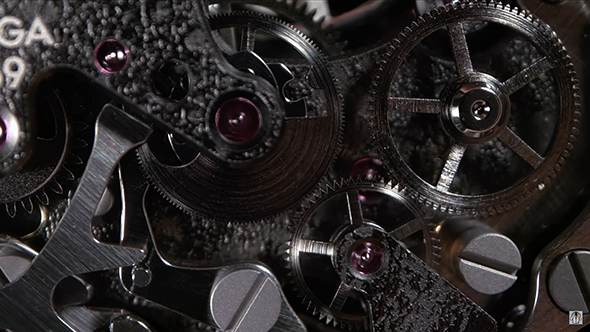 時計の内部をスローモーション撮影してみたら……