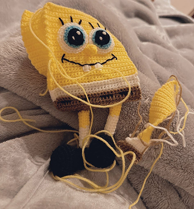 スポンジ・ボブの編みぐるみ