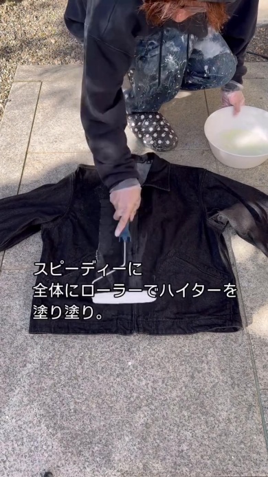 ローラーで塗っていく