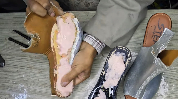 新品のように生まれ変わるサンダル