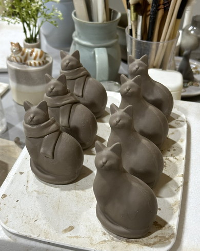 マフラーを巻いた猫の置物の制作工程