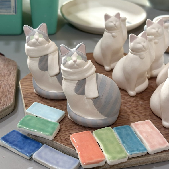 マフラーを巻いた猫の置物の制作工程