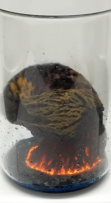 溶岩のように伸びていく