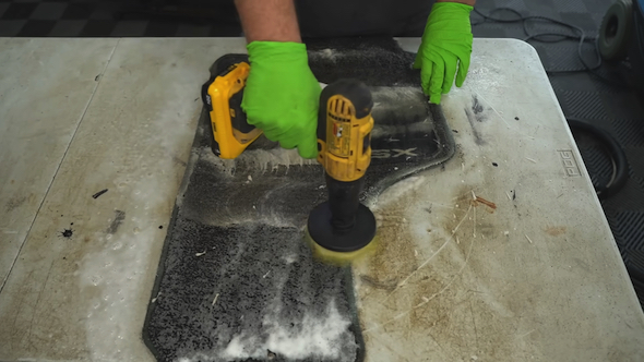 クルマ 洗車 日産自動車