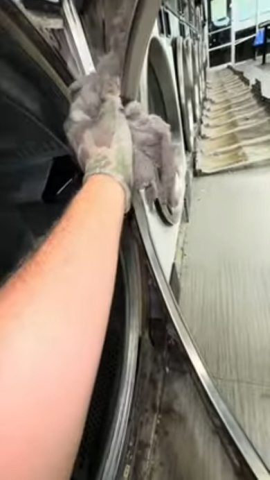 ホコリとゴミを掃除