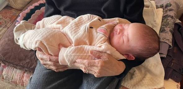 年齢差99歳の赤ちゃんとひいおばあちゃん