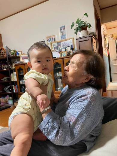 年齢差99歳の赤ちゃんとひいおばあちゃん