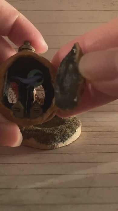 クルミを使ったミニチュア作品