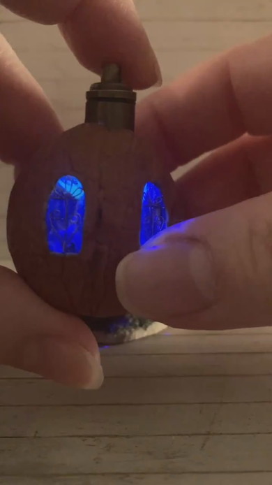 クルミを使ったミニチュア作品