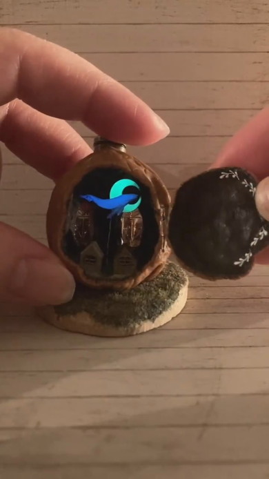 クルミを使ったミニチュア作品