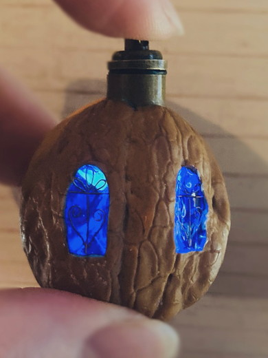 クルミを使ったミニチュア作品