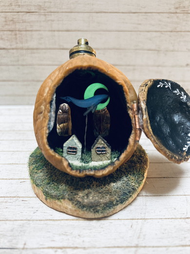 クルミを使ったミニチュア作品