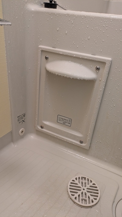 浴槽の点検口が逆に付いている珍しいパターン