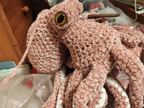 やたら大きいタコの編みぐるみ