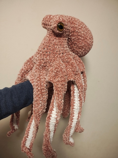 やたら大きいタコの編みぐるみ