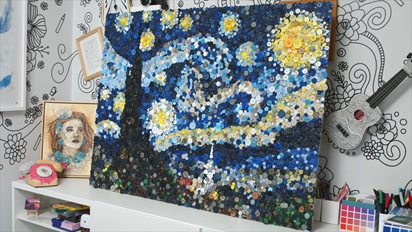 ゴッホの「星月夜」を1万個以上のボタンで再現