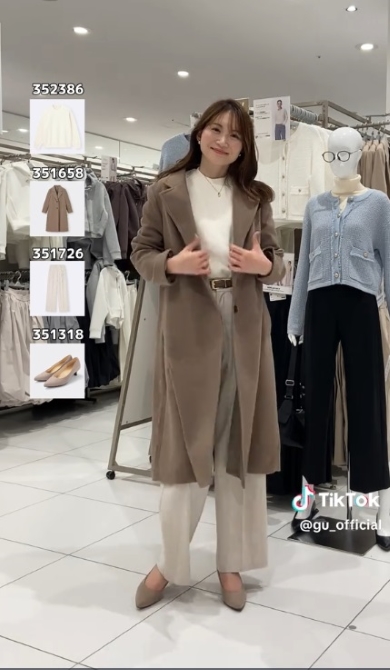 白のボトムスのコーディネート