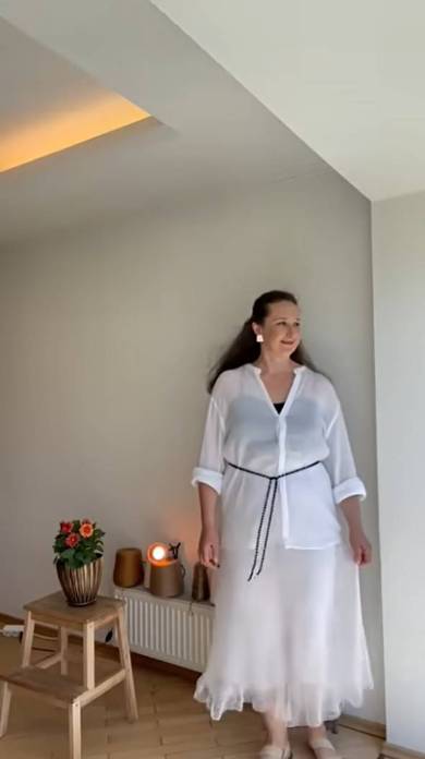 細い毛糸で編んだシアースカート