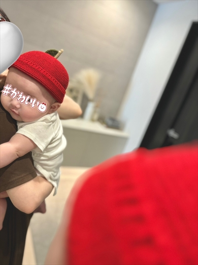 西松屋で見つけた赤ちゃん用りんごの帽子がかわいい